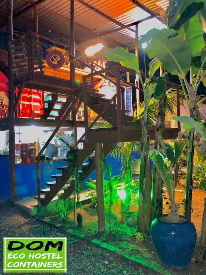 Dom Eco Hostel Containers Сао Себастиао Екстериор снимка
