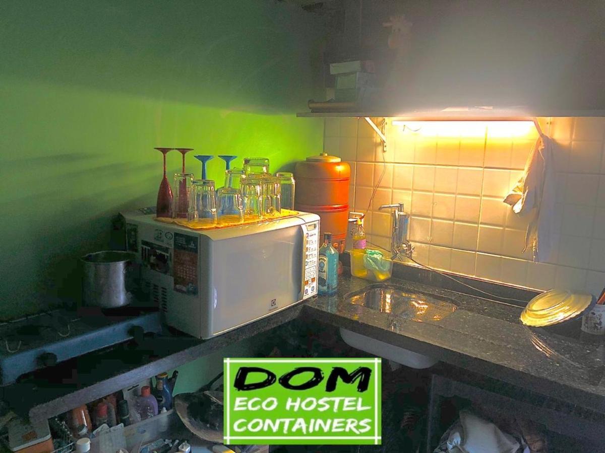 Dom Eco Hostel Containers Сао Себастиао Екстериор снимка