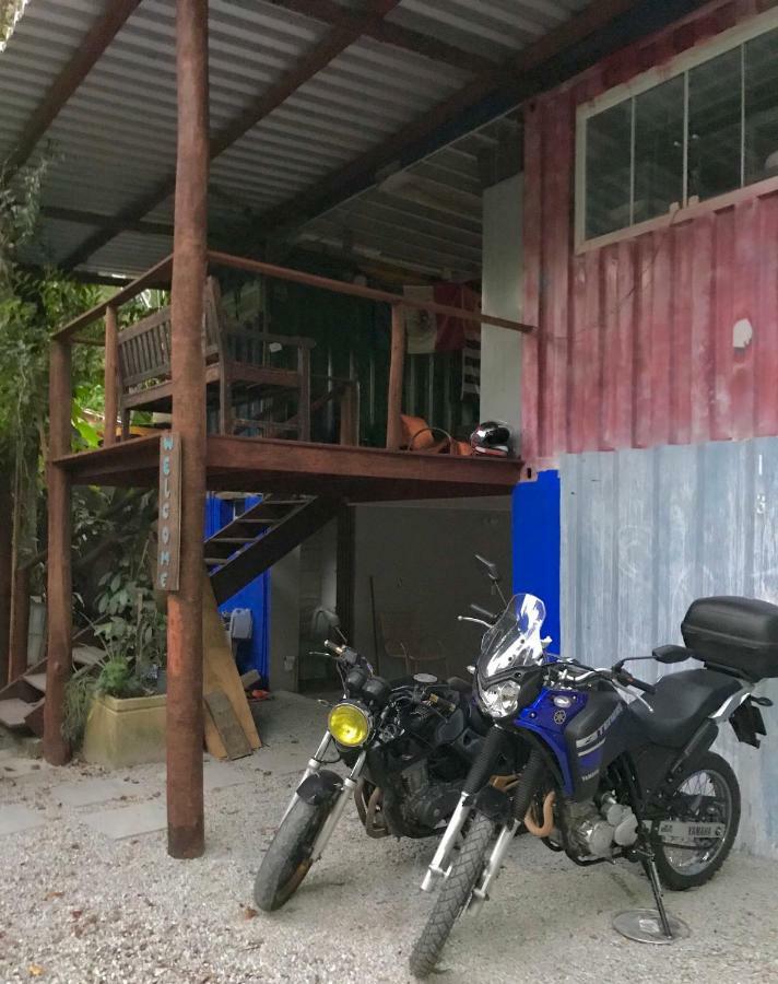 Dom Eco Hostel Containers Сао Себастиао Екстериор снимка