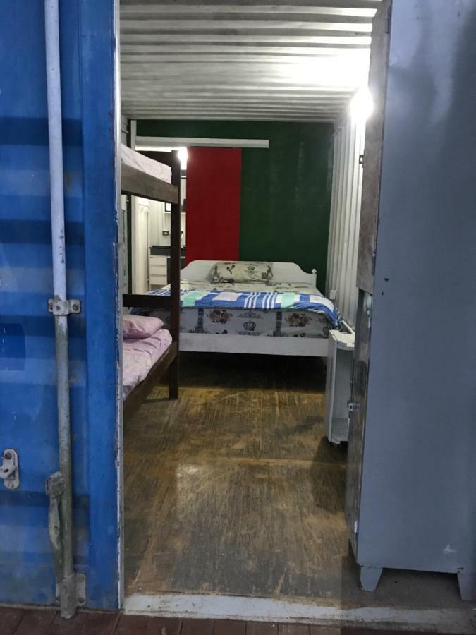 Dom Eco Hostel Containers Сао Себастиао Екстериор снимка